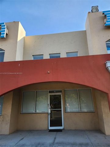 Four office modules, two management offices and three workstations. A full bathroom and a half bath. Completely remodeled with permits. Ready-to-use cable and phone connection. Totally furnished. It is sold with all warehouse shelves and office furni...