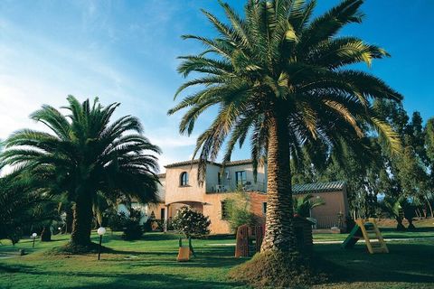 Die Residence Baia delle Palme liegt in einem großen, von Palmen umgebenen Park, hinter dem sich der freie Strand von Cala Brianza befindet, nur 250 Meter von der Residenz entfernt. Der Strand Foxi ‚e Sali ist nur 800 Meter entfernt. Die Residenz bef...
