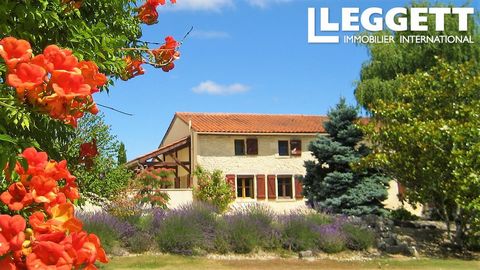 A25189ELM17 - Located in the south of Charente-Maritime, this 186m² house without any close neighbours, is located between Montendre and Jonzac, 15 minutes from Mirambeau and 1 hour from Bordeaux without forgetting the beaches of Royan 1 hour away. T...