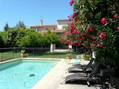 Villa rental Aix-en-Provence. Pretty house only 1km from the city centre. The house is ideal for those seeking for the proximity of Aix-en-Provence and the sports and cultural activities.