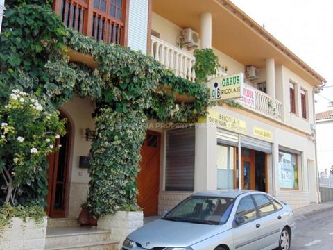Casa Garus - A commercial in the Baza area. (Resale) Commercial premises with house with 360 m² built, 216 m² plot area, 135 m² commercial area, 1 terrace, 1 covered terrace, 1 balcony, 1 garage, 2 living areas, fully equipped kitchen, 3 bedrooms, 2 ...