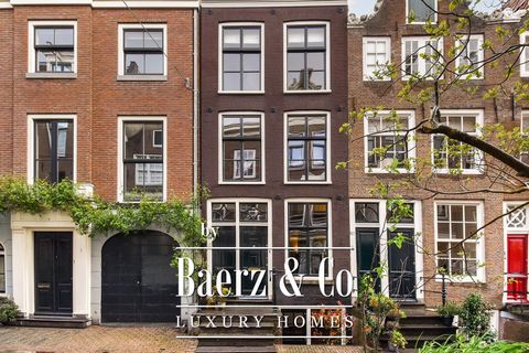 Weteringstraat 9 1017 SL Amsterdam Wonen aan de charmante en sfeervolle Weteringstraat nabij het Spiegelkwartier. Een fraaie en karakteristiek volledig gerenoveerd pand (2019) van 170m². De woning beschikt over vier slaapkamers, twee badkamers, meerd...