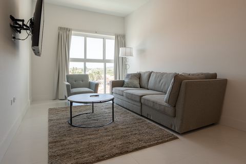 Welkom in luxe wonen op zijn best in Aruba's Life Residences! We zijn verheugd om een prachtig condominium met 2 slaapkamers en 2 badkamers te presenteren dat zeker indruk zal maken. Met een unieke en veelzijdige indeling biedt dit prachtige huis ein...