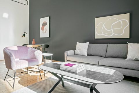 For stays longer than 1 month, we offer custom pricing. Please reach out for an exact quote! Discover the best of Vienna, with this modern apartment in a great location. It’ll be easy to simply show up and start living in this fashionably furnished a...