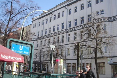 Luksusowy apartament w modnej dzielnicy Berlina Mitte, niedaleko historycznego centrum i blisko Prenzlauer-Berg, fińskich i duńskich mebli designerskich.