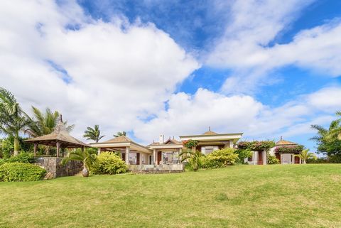 Nestenn biedt deze schatting voor een villa met 4 slaapkamers gelegen op een prestigieus golflandgoed in Bel Ombre. Deze gelijkvloerse villa biedt twee grote slaapkamers met eigen badkamer, en twee slaapkamers die een badkamer, een open haard, een du...