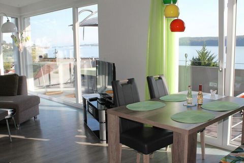 Exclusief vakantieappartement met uitzonderlijke designinrichting en een fantastisch mooi uitzicht op het meer. Welkom!