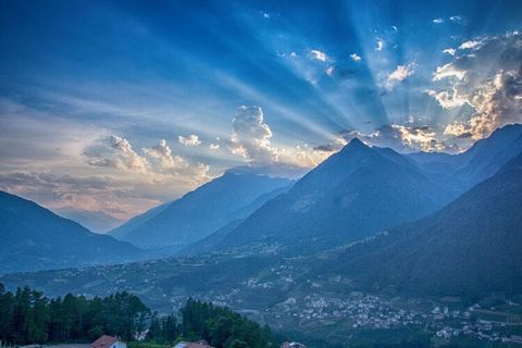 Appartement de vacances flambant neuf au milieu de Schenna, super central avec vue sur tout le village, Merano et les montagnes environnantes !