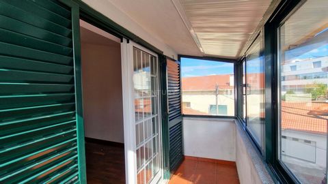 House located in Rio de Loba This property consists of 3 floors : - Ground floor consisting of kitchen, storage and bathroom - 1st floor consisting of living room and a suite - 2nd floor consisting of 2 bedrooms, one of them a suite with sunroom Hous...