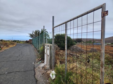 SOLD AT INGENIO Basic features: Total land area 10,330 m2 Road Access Urban situation: Non-developable Description: PLOT for sale in Mondragón (Ingenio), of approximately 10,330 square meters. It is fenced around its perimeter, with access by asphalt...