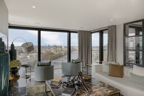 Dit gloednieuwe zijdelingse appartement met vier slaapkamers is prachtig ingericht met state-of-the-art details en een chique, eigentijds design. Het appartement heeft een ruime woonkamer met aangrenzende eetkamer en een eigen balkon met uitzicht ove...