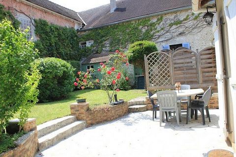 78830 - EXCLUSIVITE ! En Vallée de Chevreuse, à 2 pas de la forêt et 5 mn de Clairefontaine, au calme dans un joli hameau de Bullion, tout le charme de l'ancien pour cette agréable maison de village familiale proposant en rdc un bureau (ou chambre), ...