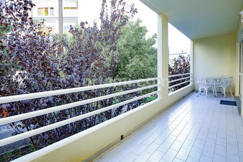 Excellent opportunity in the heart of Vilamoura! The apartment comprises an entrance hall, a living- and dining room, an equipped kitchen, two bedrooms with built-in wardrobes, which of one is en-suite, one bathroom and a large balcony. Within the co...