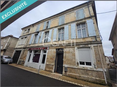 SAFTI Immobilier - Opportunité Exceptionnelle d'Investissement Sabrina LAHUERTA vous présente un immeuble de rapport unique, idéalement situé, comprenant 9 appartements, 3 locaux commerciaux, et un grand garage pouvant accueillir jusqu'à 8 véhicules....