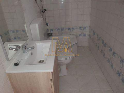 Excellent opportunity to purchase this 3 bedroom apartment with a total area of 146 square meters, located in Nogueira, in the municipality of Maia, district of Porto. The property is located close to the area of commerce, services and schools. With ...