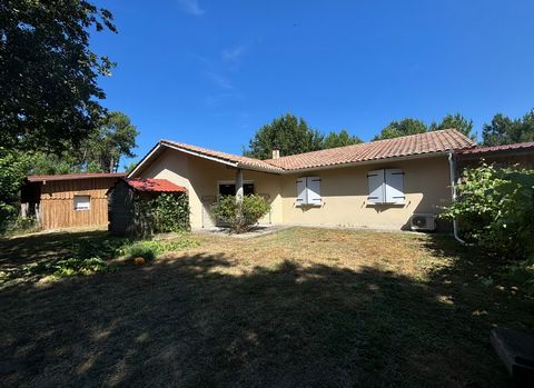 Située dans un secteur calme et verdoyant de Biganos, cette magnifique propriété s'étend sur une parcelle de plus de 4200 m2, offrant un cadre de vie paisible et naturel. La maison principale, d'une surface généreuse, se compose d'une entrée de 4,5 m...