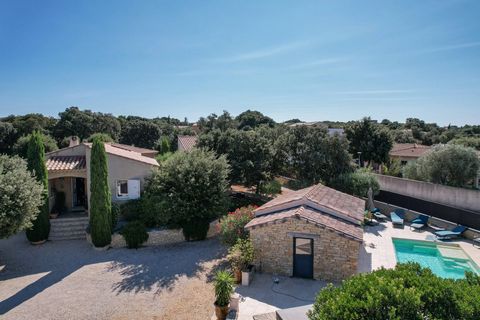 Located in a sought-after village with shops just outside Uzes, this charming southern-style villa offers superb features in a privileged setting. Entirely on one level, this villa offers a lovely, light-filled reception area of around 70 m2, opening...