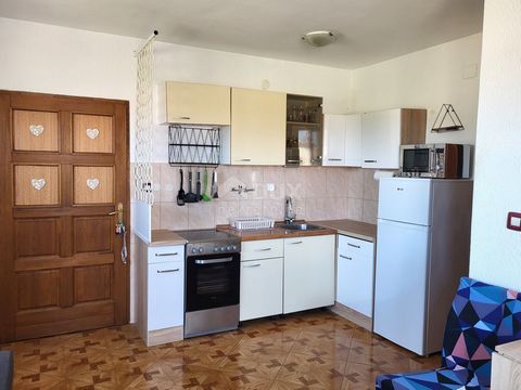 Location: Istarska županija, Novigrad, Novigrad. ISTRIA, NOVIGRAD - Apartment with terrace and sea view Novigrad, once a peaceful fishing village, has become over the years an attractive destination for tourists from all over Europe and even the worl...