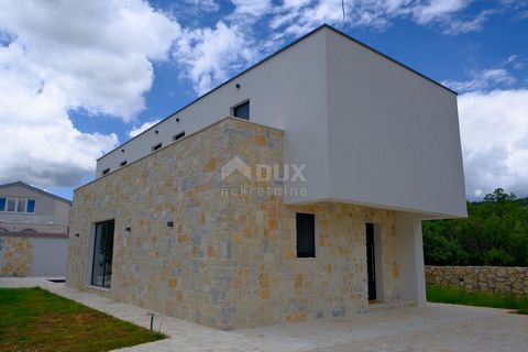 Location: Zadarska županija, Jasenice, Maslenica. ZADAR, MASLENICA – Bezaubernde Steinvilla mit Swimmingpool in Meeresnähe In Maslenica, nur 400 Meter vom wunderschönen Meer von Novigrad entfernt, gibt es eine ungewöhnliche Steinvilla, die eine perfe...