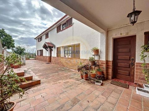 Excellent property with 9960m2. 5 minutes from Obidos Castle and the A8. Obidos is a world-renowned walled city filled with quaint shops, pedestrian streets, as well as a vibrant village with many supermarkets, doctors' offices, municipal swimming po...