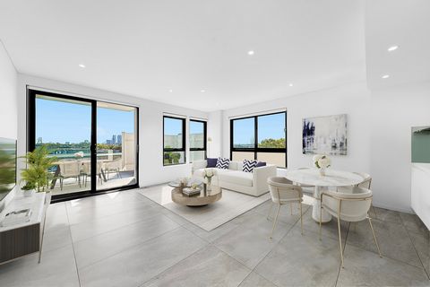 Benvenuti a 'Enia', una splendida collezione di residenze di design incastonate nel cuore vibrante di Homebush. Questo squisito appartamento con due camere da letto e due bagni è l'epitome del lusso, offrendo uno stile di vita senza pari in una delle...