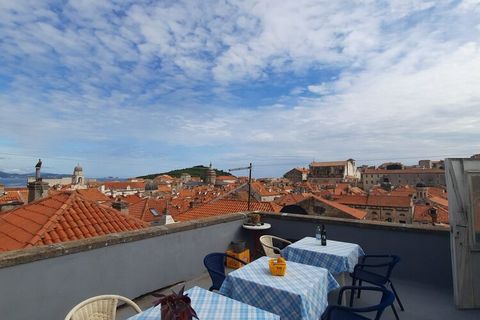 Die Rooms Kisic befinden sich im Herzen der Altstadt, umgeben von Stadtmauern, Kopfsteinpflasterstraßen und der Stradun-Promenade, was es zu einem idealen Ort macht, um Dubrovnik zu entdecken. Das Anwesen verfügt über eine gemeinsame Terrasse mit Pan...