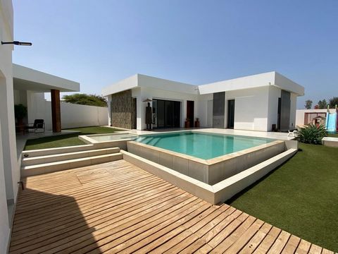 This contemporary architect-designed house in the shape of a cross (+) is unique in Senegal! Designed with quality materials in 2021, it is composed of an open space of 120m² including a central kitchen which opens onto the living room on one side an...