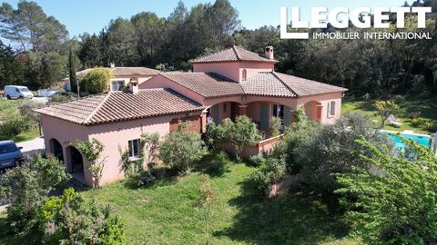 A31901JD83 - MAISON - 20 MINUTES DE COTIGNAC, à proximité d'un adorable village de caractère et des commodités, au calme d’une impasse, sans vis à vis, venez découvrir cette jolie maison provençale en parfaite harmonie avec son environnement. Implant...