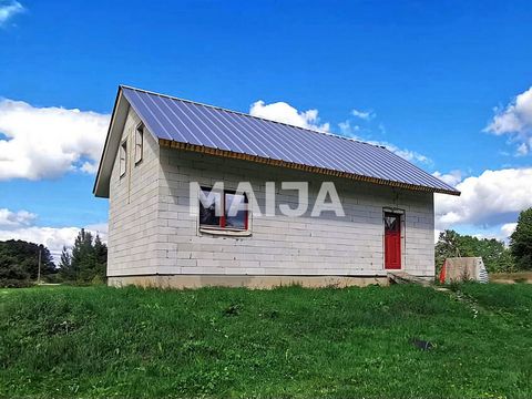 Een prachtig stuk grond met een eigen vijver, een deel van het bos en de mogelijkheid tot toegang vanaf twee wegen. Een heerlijke plek om te mediteren. Nieuwbouw - woonkamer met keuken, gang, badkamer zijn gepland op de eerste verdieping. Mogelijkhei...