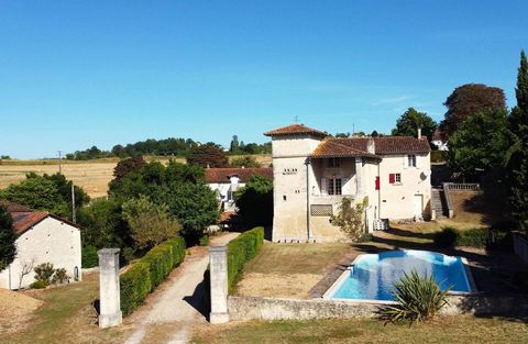 Discover the historic estate of the prior of Angouleme, a unique piece of history that has been fully modernised for your comfort. Step into a world of timeless elegance and contemporary convenience at this former estate, dating back to the 13th cent...