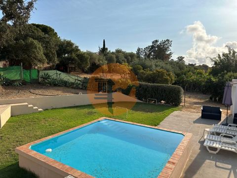 Magnificent 7-bedroom house with 903 m2 of gross area plus 10800 of land. Located in the friendly town of Livramento, just a few meters from the sea, is this fantastic property with an urban area of 1268 m2, consisting of a house with 365m2 of useful...