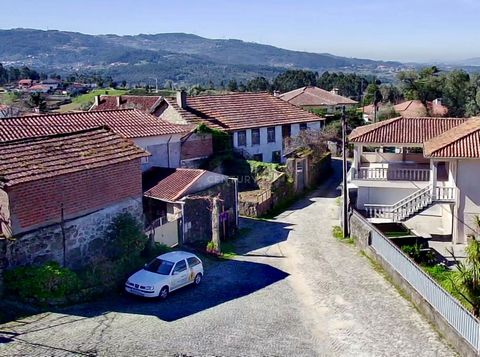 Póvoa de Lanhoso is een stad en gemeente in het district Braga, in de regio Noord van Portugal. De stad Póvoa de Lanhoso, gelegen tussen de rivieren Cávado en de rivieren Ave, staat bekend om zijn natuurlijke schoonheid en historisch erfgoed. De uitb...