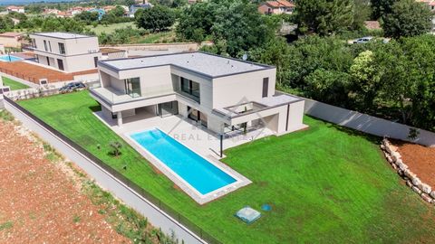 Poreč, surroundings. This luxurious villa is located in the hinterland of the city of Poreč in a quiet and elite location. The villa is part of a complex of 14 villas and is located on an area of ​​1323 m2, the area of ​​the villa is 351.20 m2, which...