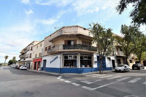 ¿Buscas comprar un local comercial en una de las zonas más encantadoras de las Islas Baleares? ¡Esta es tu ocasión! Local comercial en bruto en la segunda planta de un edificio residencial, con posibilidad de convertirlo en vivienda. Superficie total...