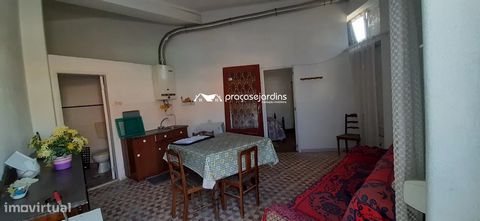 Apresentamos 3 apartamentos, ideais para investimento,. São 2 apartamentos T3 e 1 apartamento T1, perfeitos para habitação permanente ou para arrendamento. Incluem sótão, garagem fechada e parque de estacionamento, garantindo comodidade e segurança p...