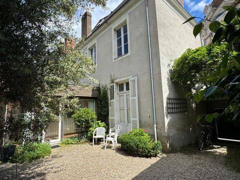 GUIST'HAU, TRÈS BELLE MAISON DE MAÎTRE A DÉCOUVRIR RAPIDEMENT