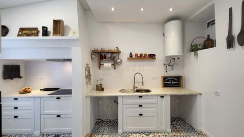 Casa rústica, térrea, (remodelada e mobilada) é constituída por 4 divisões assoalhadas, localizada na pitoresca vila do Torrão, em Alcácer do Sal, está disponível para venda. Situada a apenas 40 minutos das deslumbrantes praias da costa alentejana, e...