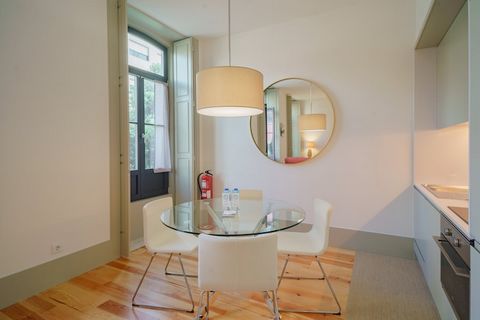 The apartment in Matosinhos has 1 bedrooms and capacity for 3 persons. Accommodation of 36 m². The accommodation is equipped with the following items: iron, internet (Wi-Fi), hair dryer, balcony, air-conditioned, 2 TVs. The independent kitchen, of in...
