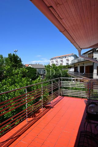 Location: Primorsko-goranska županija, Crikvenica, Crikvenica. A house for sale in an attractive location near the center of Crikvenica! Just a few minutes' walk from the center and the sea, this charming house is ideal for family life or tourist ren...