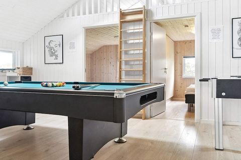 Approx. 800 m from the sea is this well-appointed holiday cottage with swimming pool and various activities for 14 people. The house is very spacious and well dimensioned and is built around two separate sleeping quarters and a total of 2 large bathr...