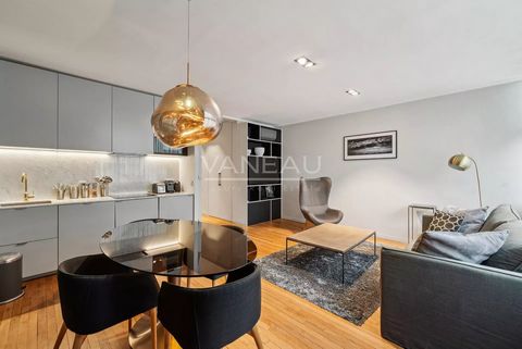 Op een gewild adres, in een zeer beveiligde sector dicht bij ambassades en ministeries, in een goed onderhouden luxe condominium met conciërge, een gerenoveerde, gemeubileerde en volledig van airconditioning voorziene loi Carrez van 44 m². appartemen...