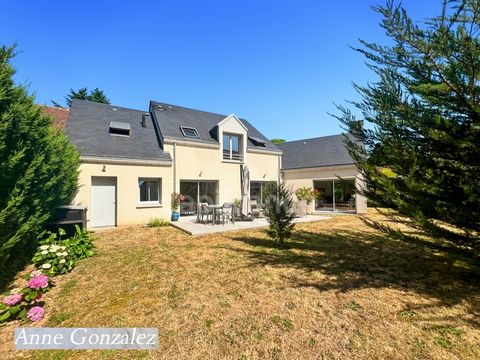 OLIVET à dix minutes d'Orleans, à vendre superbe Villa d'Architecte édifiée sur un jardin clos et arboré avec dépendance et garage attenant