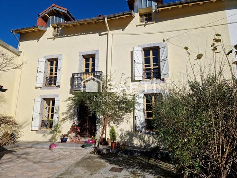 Maison de caractère de 154m² rénovée, jardin au bord de l'eau.