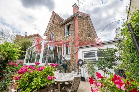 JOINVILLE-LE-PONT Charme de la meulière et jardin intimiste au cœur de Polangis Dans le quartier très prisé de Polangis, à deux pas des commerces, écoles et bords de Marne, ANNE CAROLE IMMOBILIER vous propose cette authentique maison meulière d’envir...