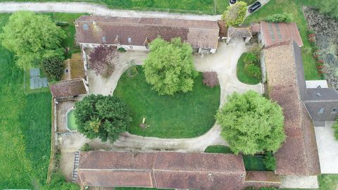 LE THOULT TROSNAY (51) Grand corps de ferme idéal évenementiel activité gîtes en place