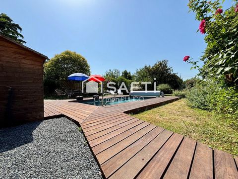 Anciennement l'école de la commune : 3 chambres, grande pièce de vie avec dépendances, piscine et jardin.