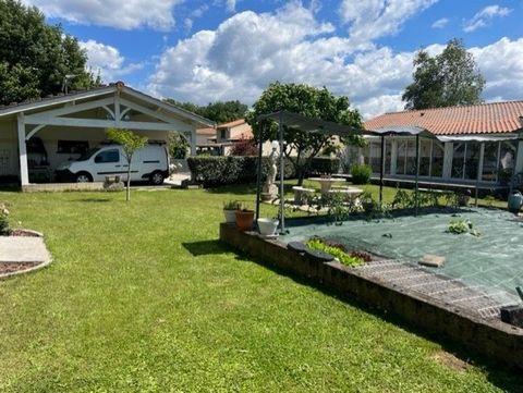 Maison familiale de plein-pied de 142 m2 avec Véranda et garage attenant.