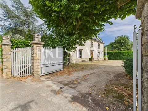 Machen Sie eine Zeitreise in diesem prächtigen Renaissance-Anwesen. Dieses Schloss, bekannt als Lorient, war 1551 ein feudales Jagdschloss und zeugt von der Geschichte von Saint-Loubes. Das Gebäude, Geburtsort des Historikers und Stadtrats Augustin d...