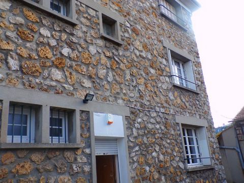Ablon-sur-seine - Pavillon de 92 m² habitable sur 166m² de parcelle hyper centre.