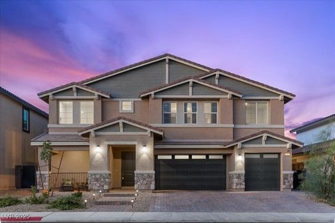 GORGEOUS LARGE NEXGEN/MULTIGEN HOME WITH A HUGE BACKYARD & POOL/SPA IN THE BEAUTIFUL NEW GATED HEARTLAND COMMUNITY! NexGen/MultiGen section of home has it's own large kitchen w/pantry, living room, bedroom & bathroom, + exterior & interior door entra...